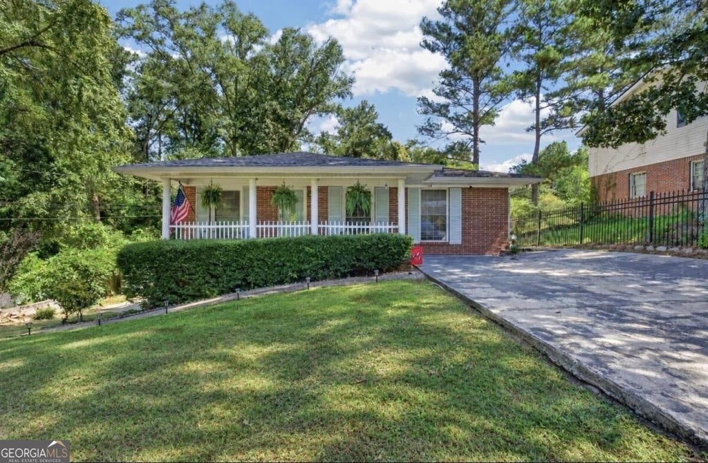 Photo of 114 SW Sycamore Road, Milledgeville, GA 31061 (MLS # 10853625)