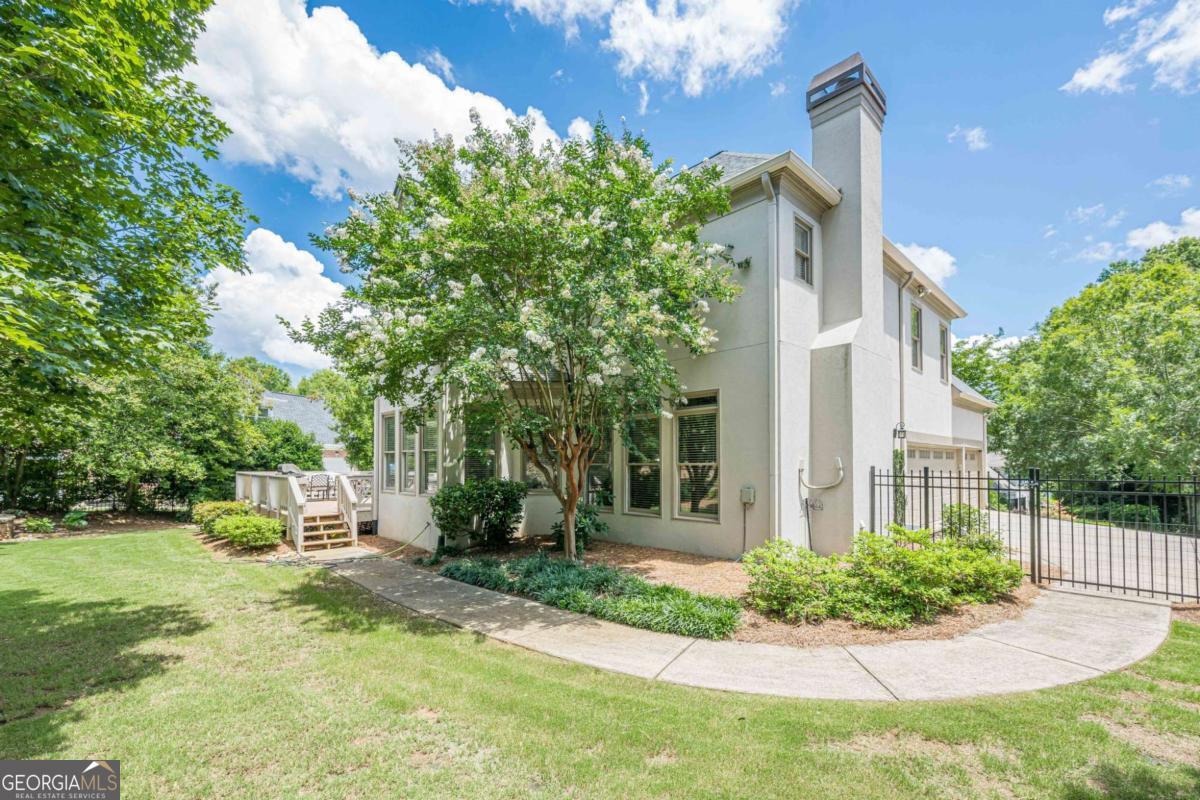 5825 LAUREL OAK DR