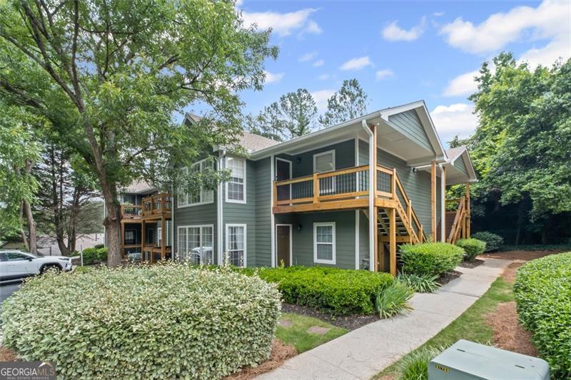 202 BERKELEY WOODS DR