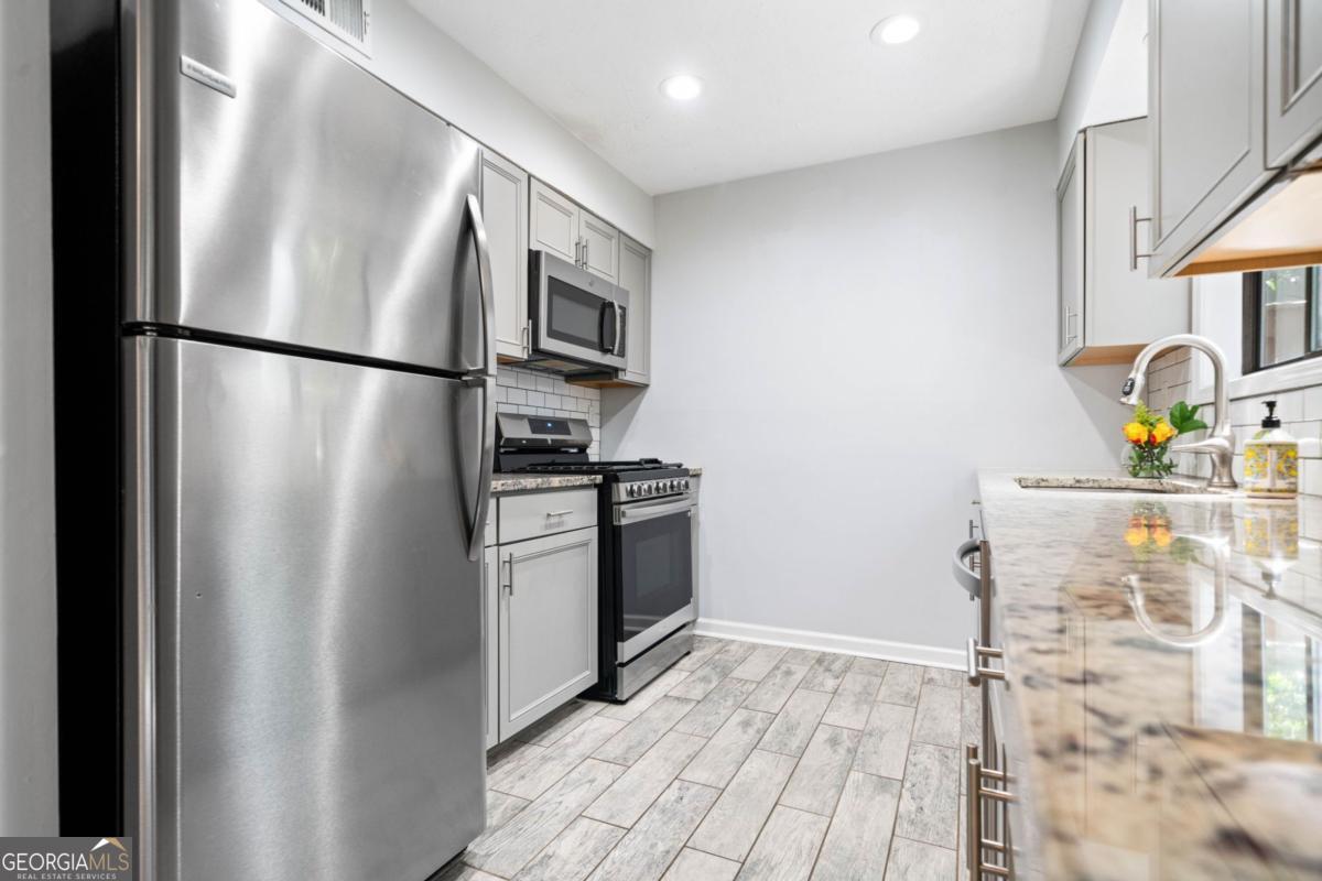 Parkaire Crossing Condominium - Residential