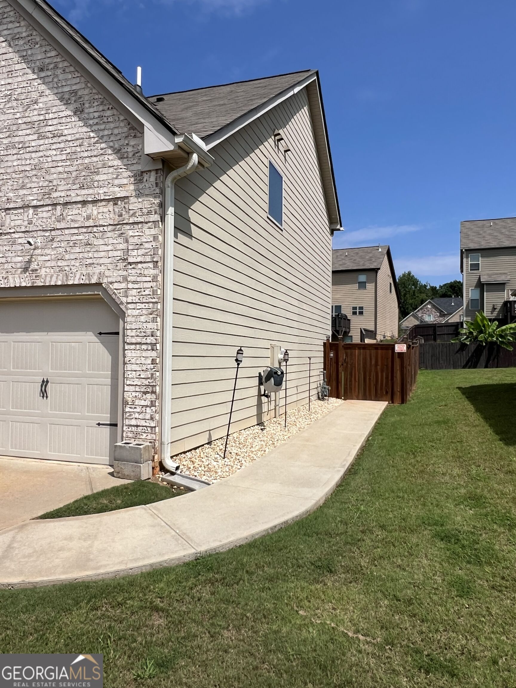 582 Oakville TRL