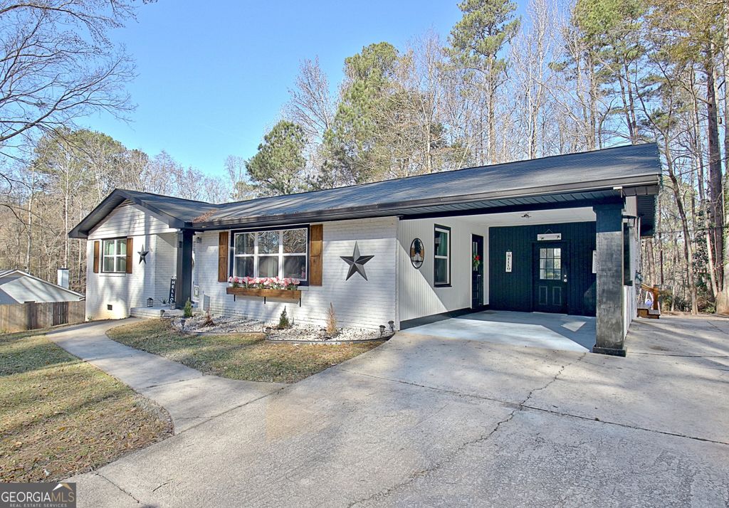 Photo of 179 Lakewood Drive, Newnan, GA 30263 (MLS # 10660619)