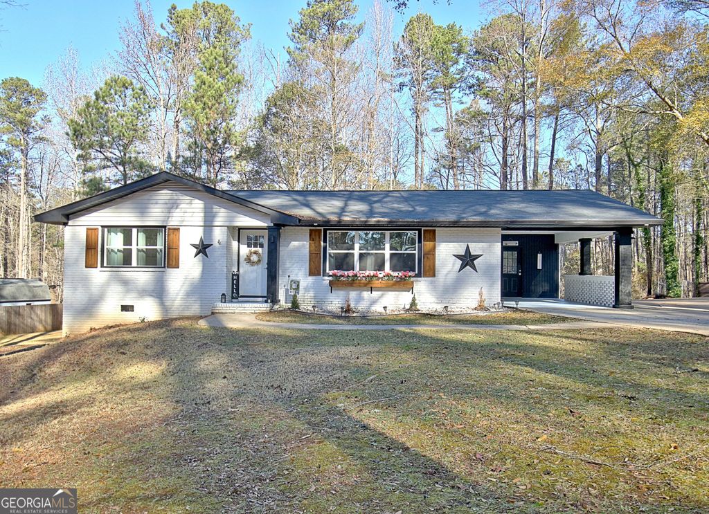 Photo of 179 Lakewood Drive, Newnan, GA 30263 (MLS # 10660619)