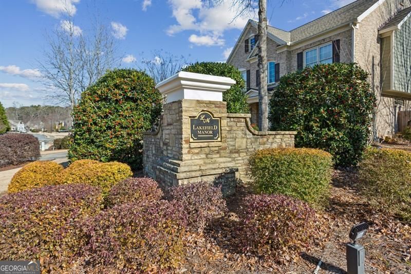 Lakefield Manor - Residential
