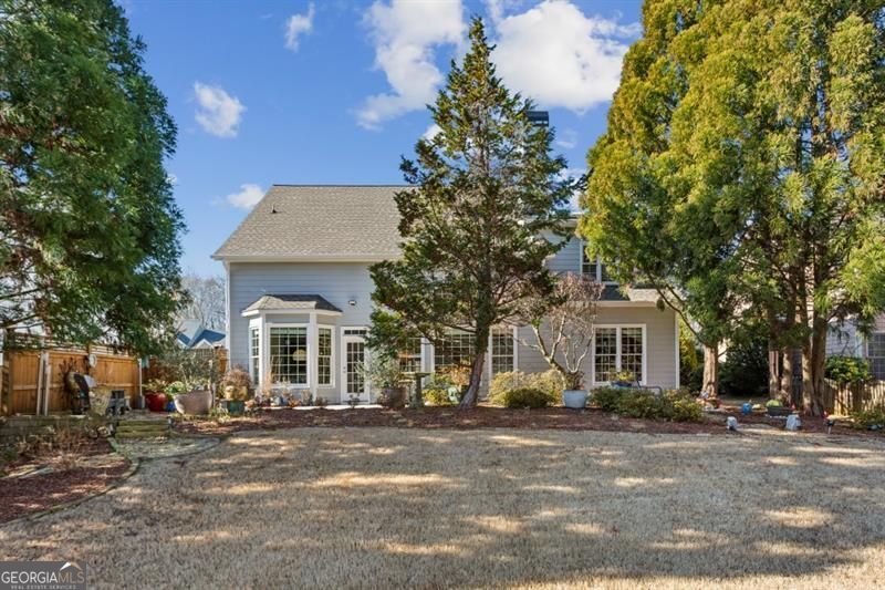 Lakefield Manor - Residential