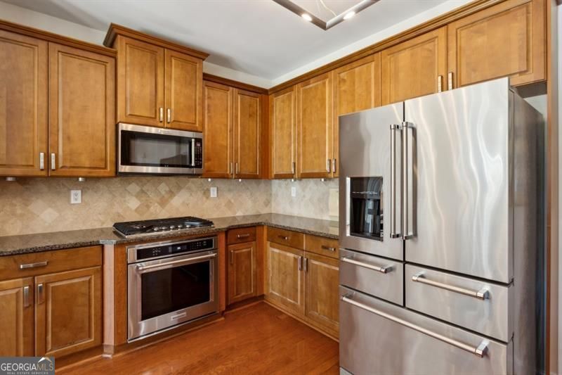 Lakefield Manor - Residential