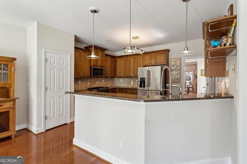Lakefield Manor - Residential