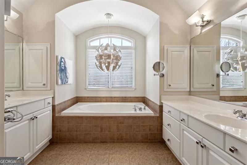 Lakefield Manor - Residential