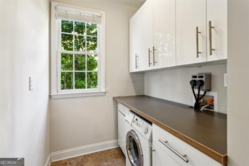 Lakefield Manor - Residential