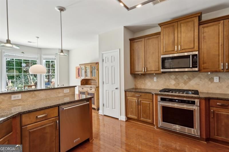 Lakefield Manor - Residential