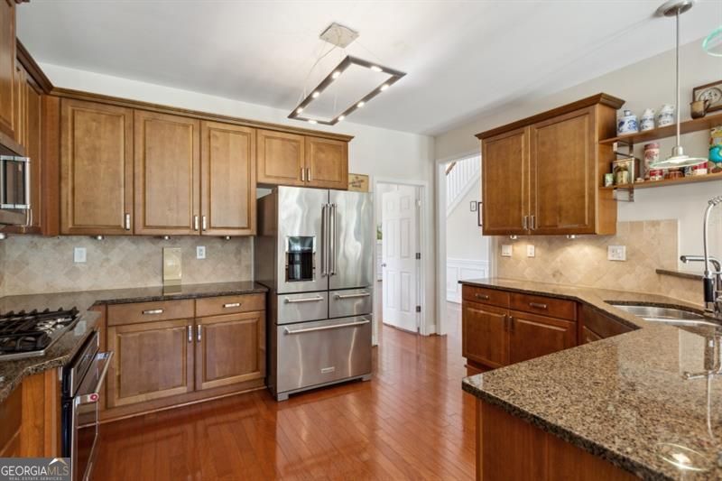 Lakefield Manor - Residential