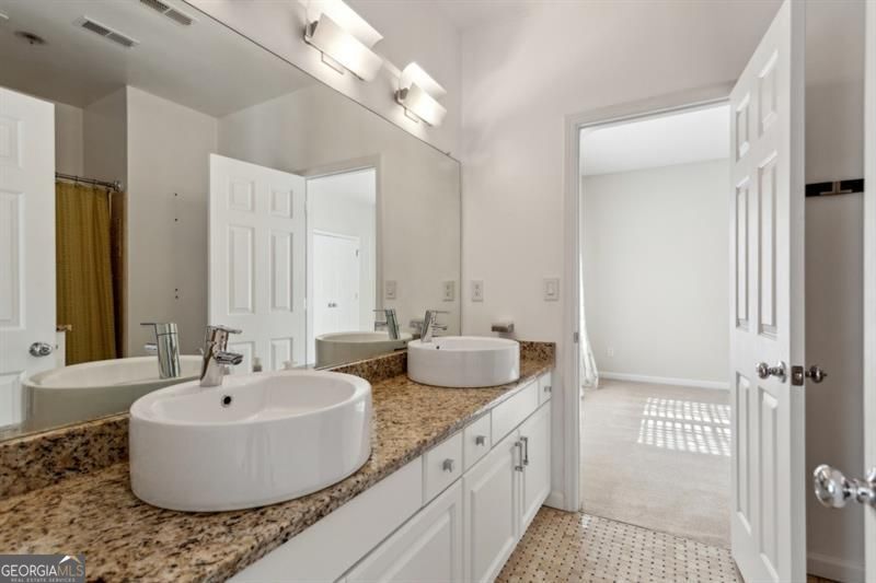 Lakefield Manor - Residential