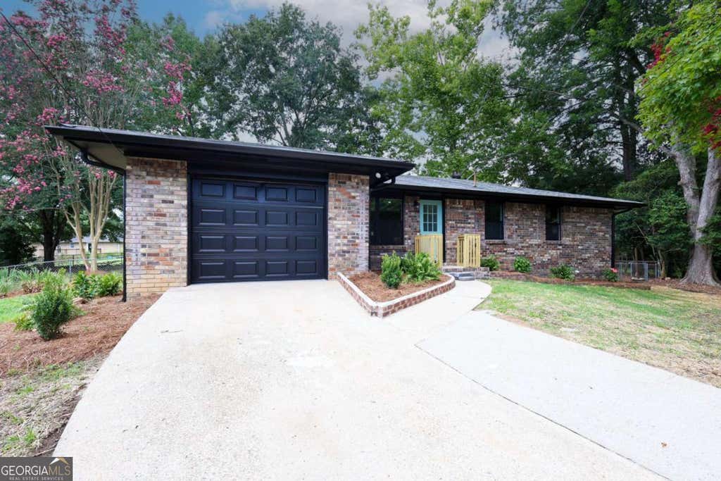 Photo of 2391 Prestige Valley Court, Morrow, GA 30260 (MLS # 10822232)