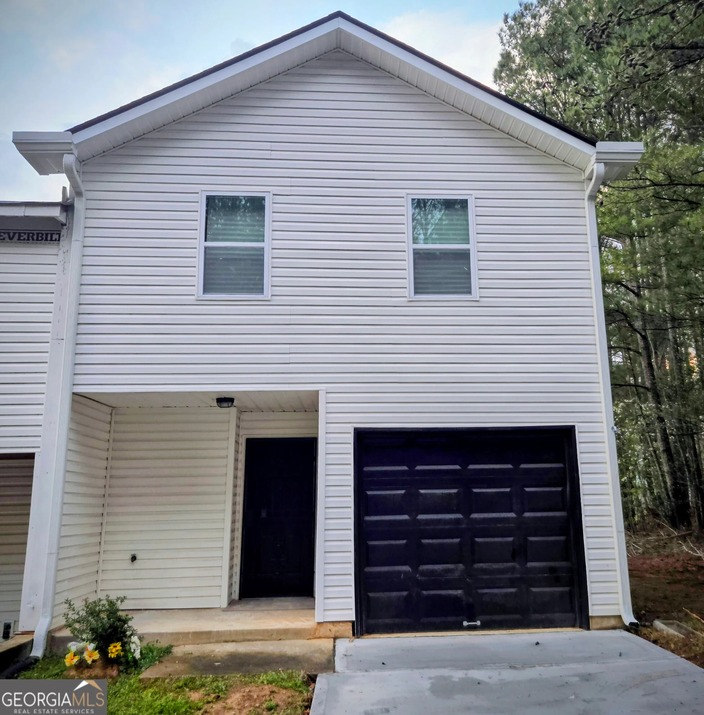 2113 Pine Tree Trail
