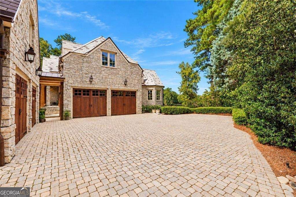 Photo of 929 Middle Fork Trail, Suwanee, GA 30024 (MLS # 10879662)