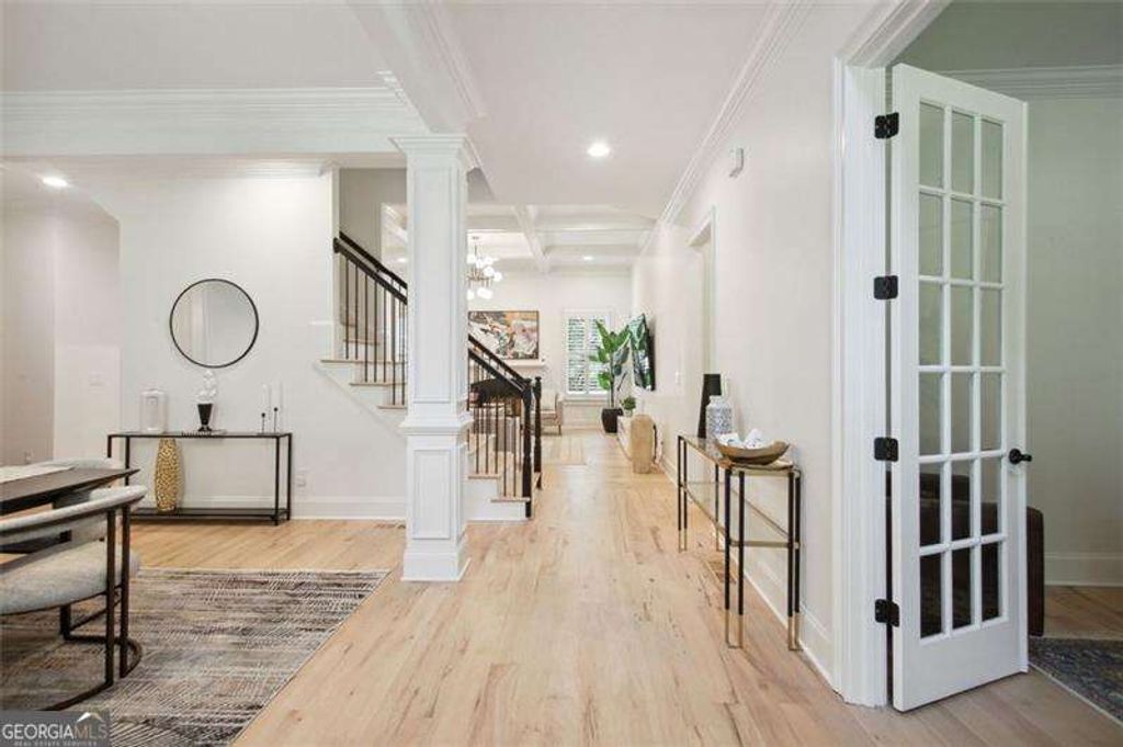 Photo of 525 FOREST HILLS Drive, Atlanta, GA 30342 (MLS # 10673973)