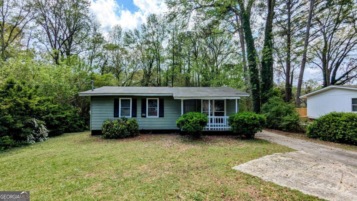 Cute 3 bedroom 1 bath ranch home. Ample natural light throughout with large windows. Great private backyard and covered front porch. Agents: Please read private remarks/look at the offer guidelines in docs before calling, it should answer all questions you have.