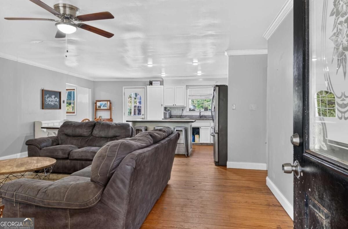 330 W Ridgeway RD