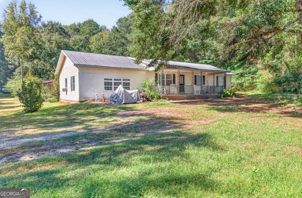 Photo of 330 W Ridgeway Road, Maysville, GA 30558 (MLS # 10873561)
