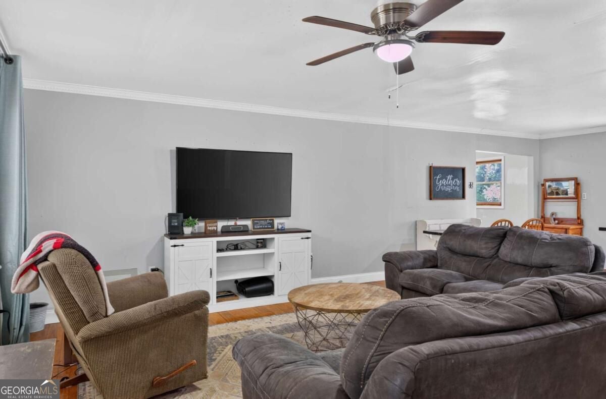 330 W Ridgeway RD