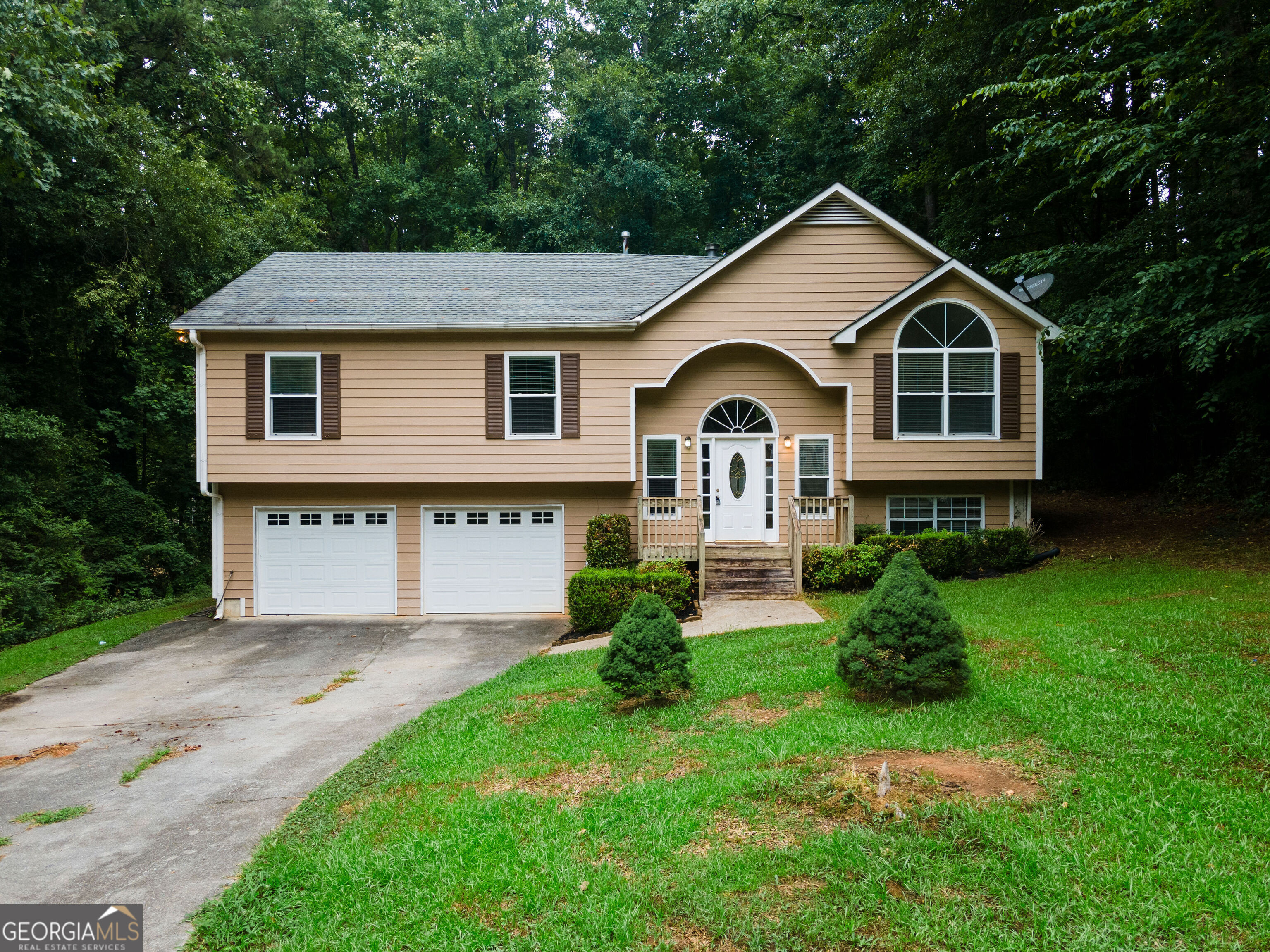 Fantastic split foyer in sought after location for rent! 3 bedrooms, 2 full baths on main level. Great room with fireplace; separate dining room for entertaining; kitchen and breakfast area leading out to a deck for enjoyment; travel downstairs to a finished lower level and laundry; large garage for all of your needs; must have 630+ credit score, income 3x monthly rent, current paystubs required, non smoking, no pets; application online