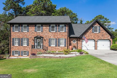 Single Family Residence in Lilburn GA 2613 Apache Lane.jpg