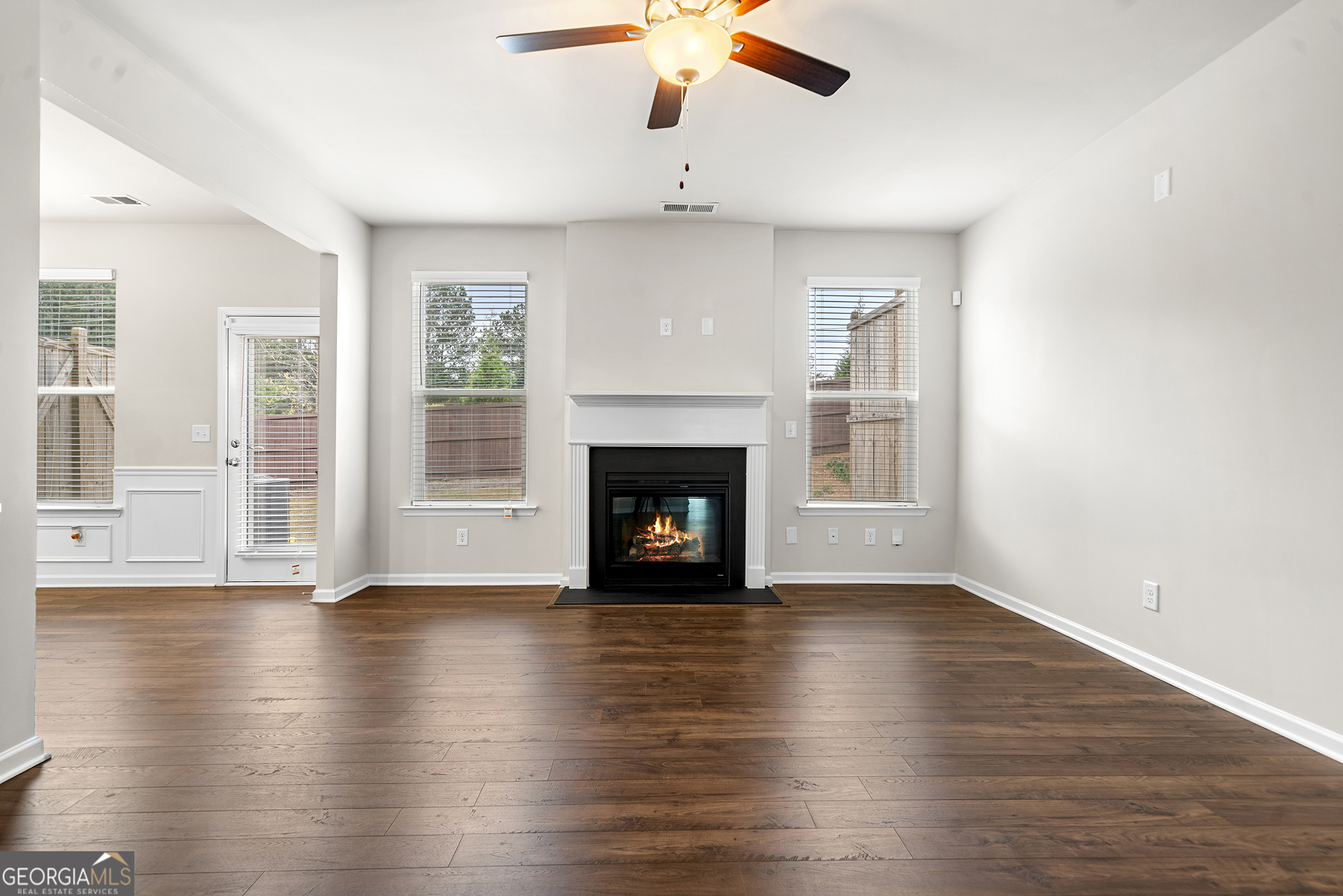 1307 PARK CENTER CIR