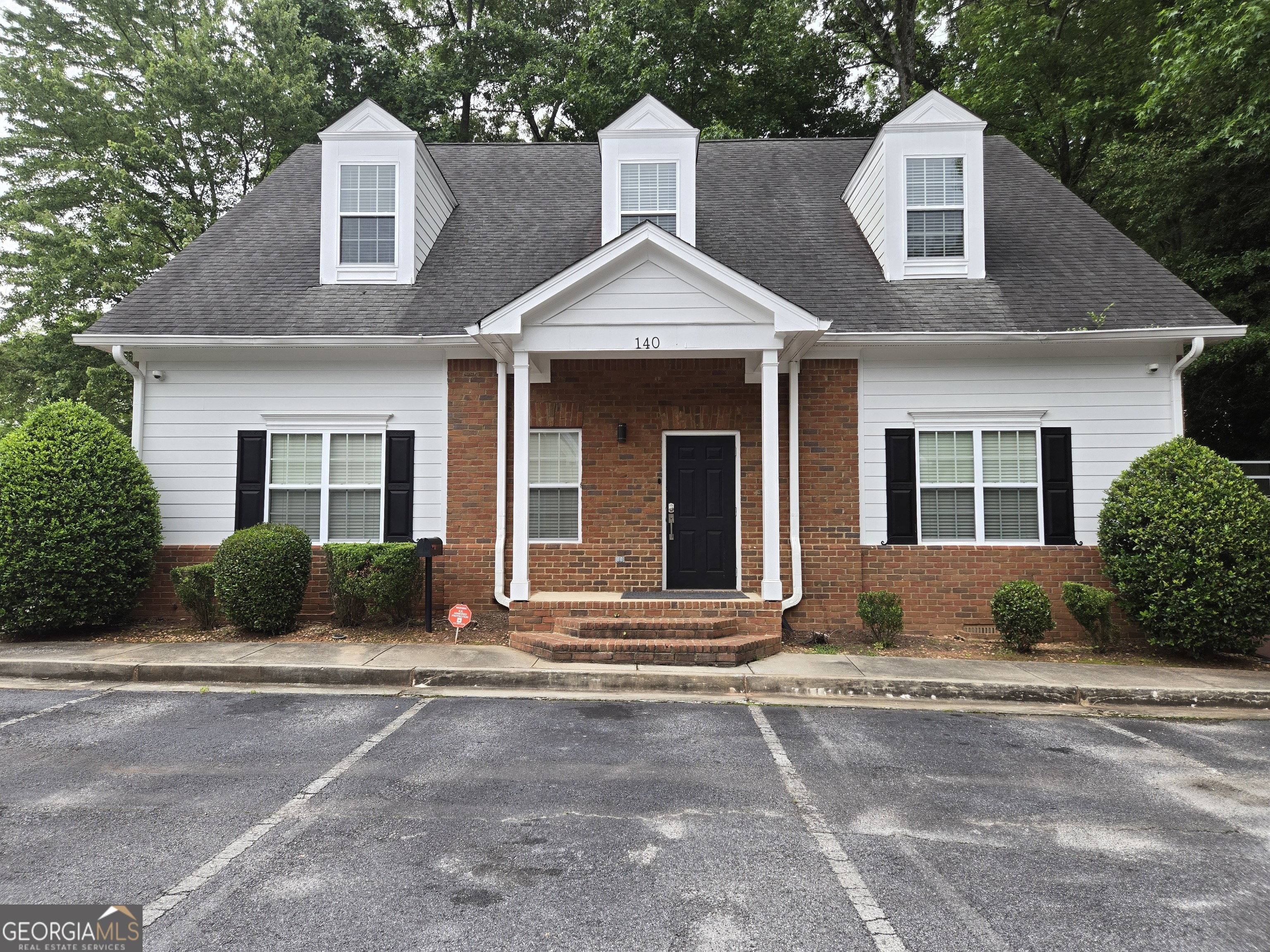 140 Howard LN