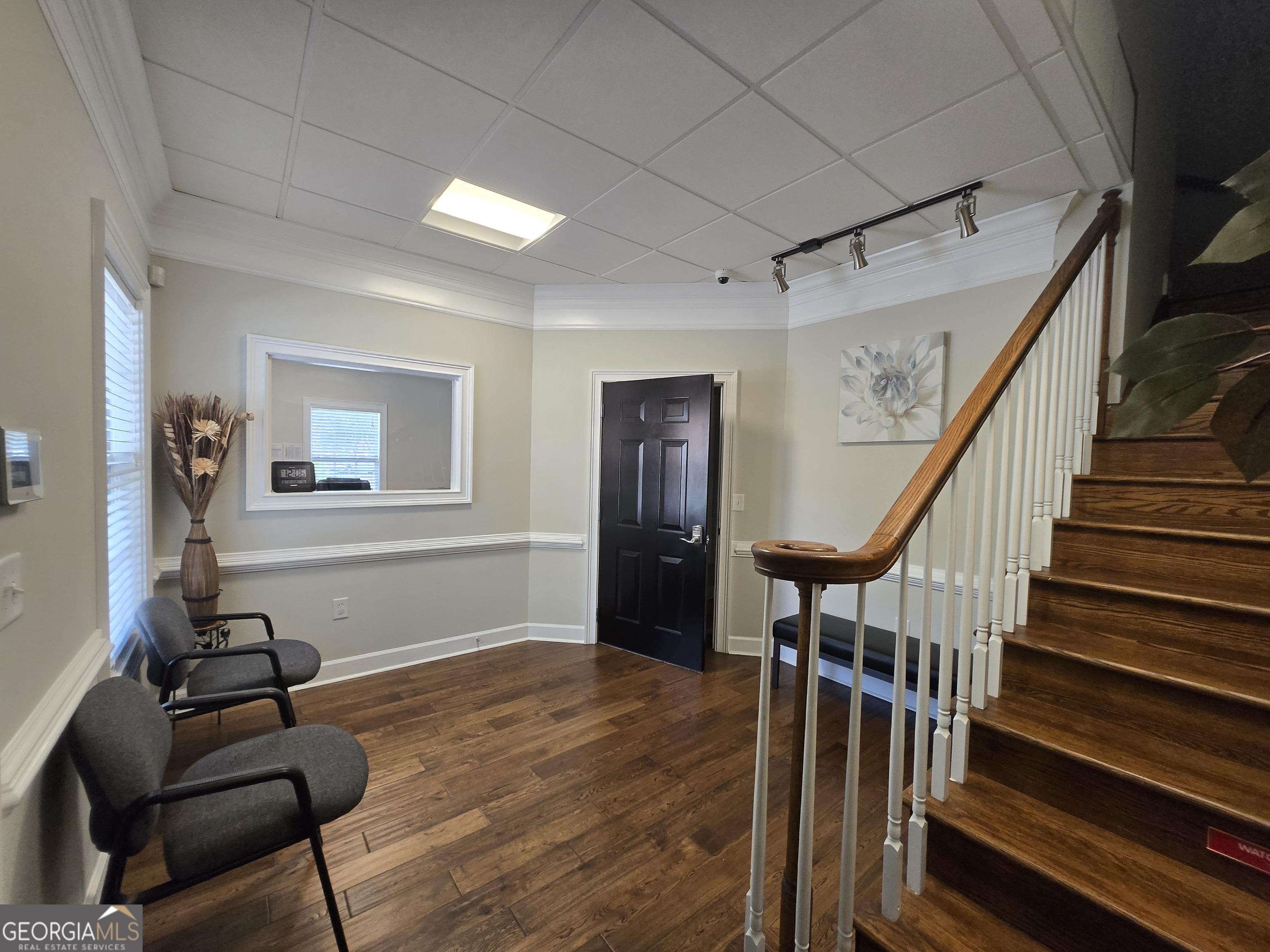 140 Howard LN