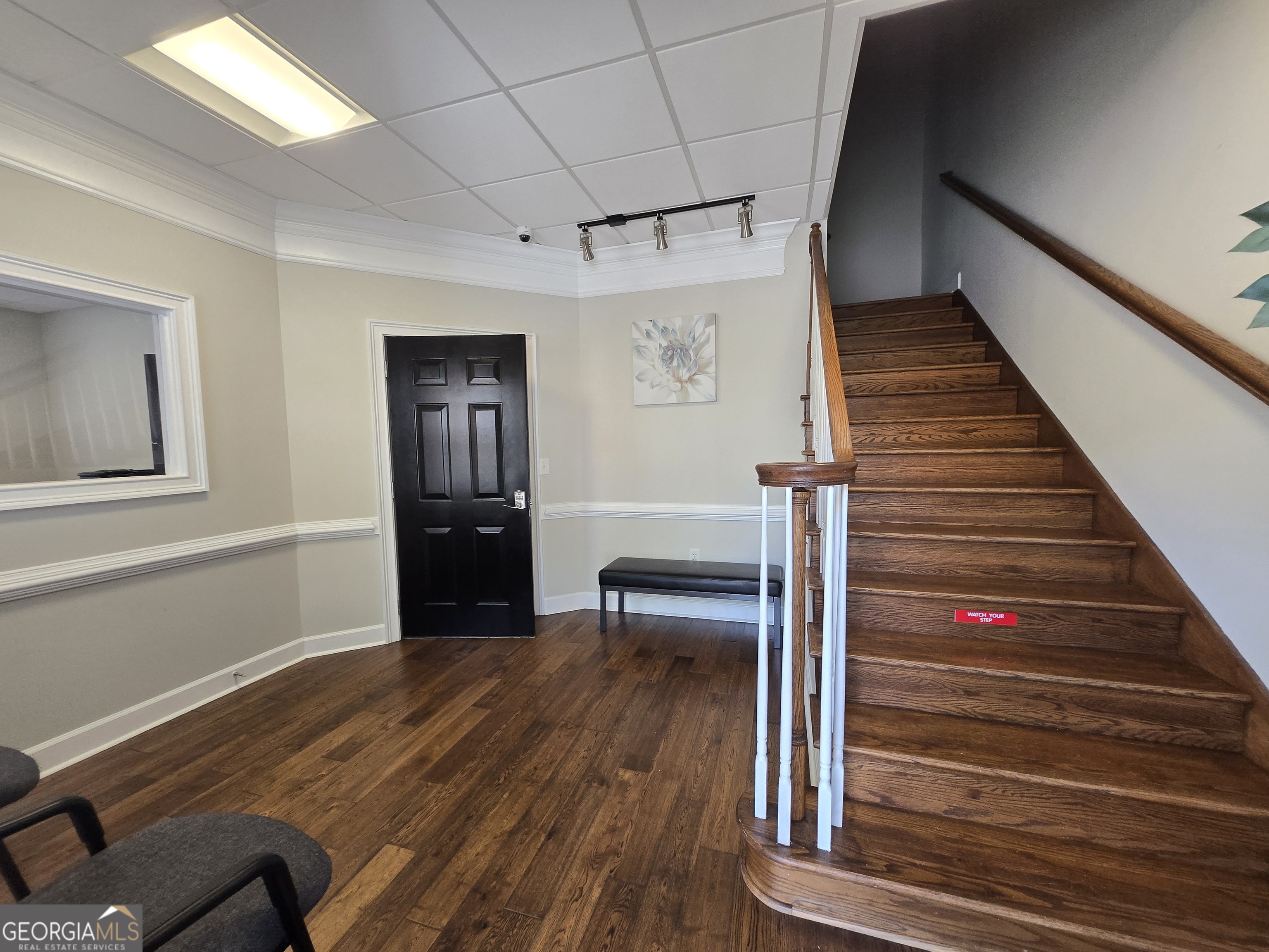 140 Howard LN
