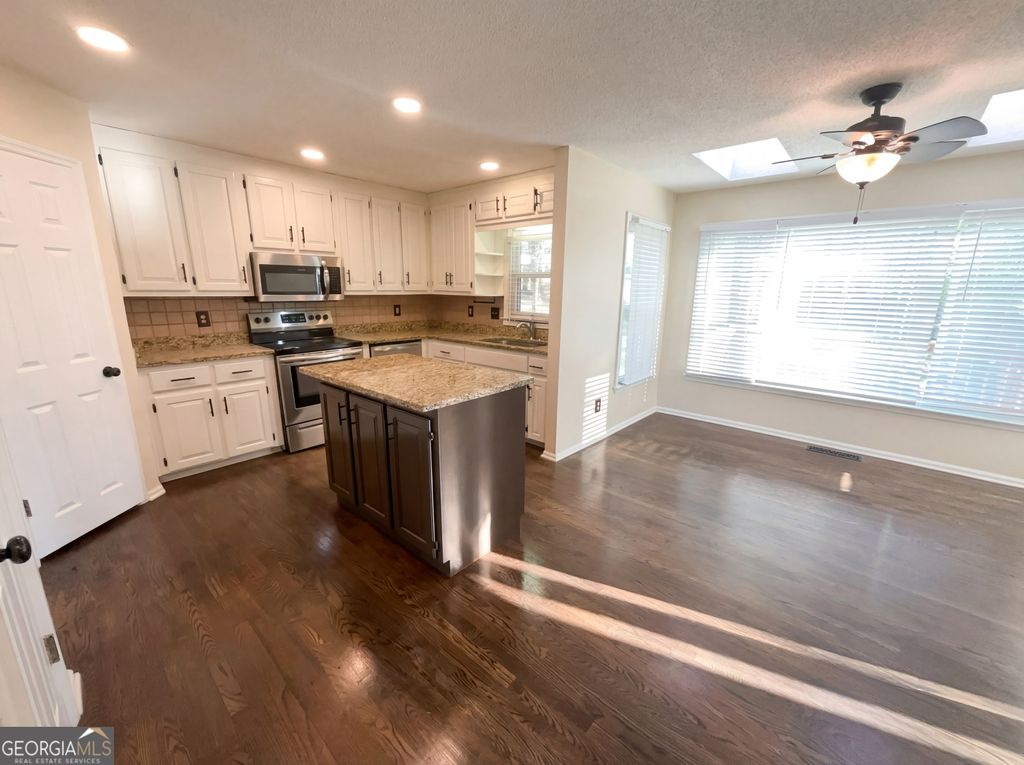 Photo of 2903 Pendleton Lane SW, Marietta, GA 30064 (MLS # 10717164)