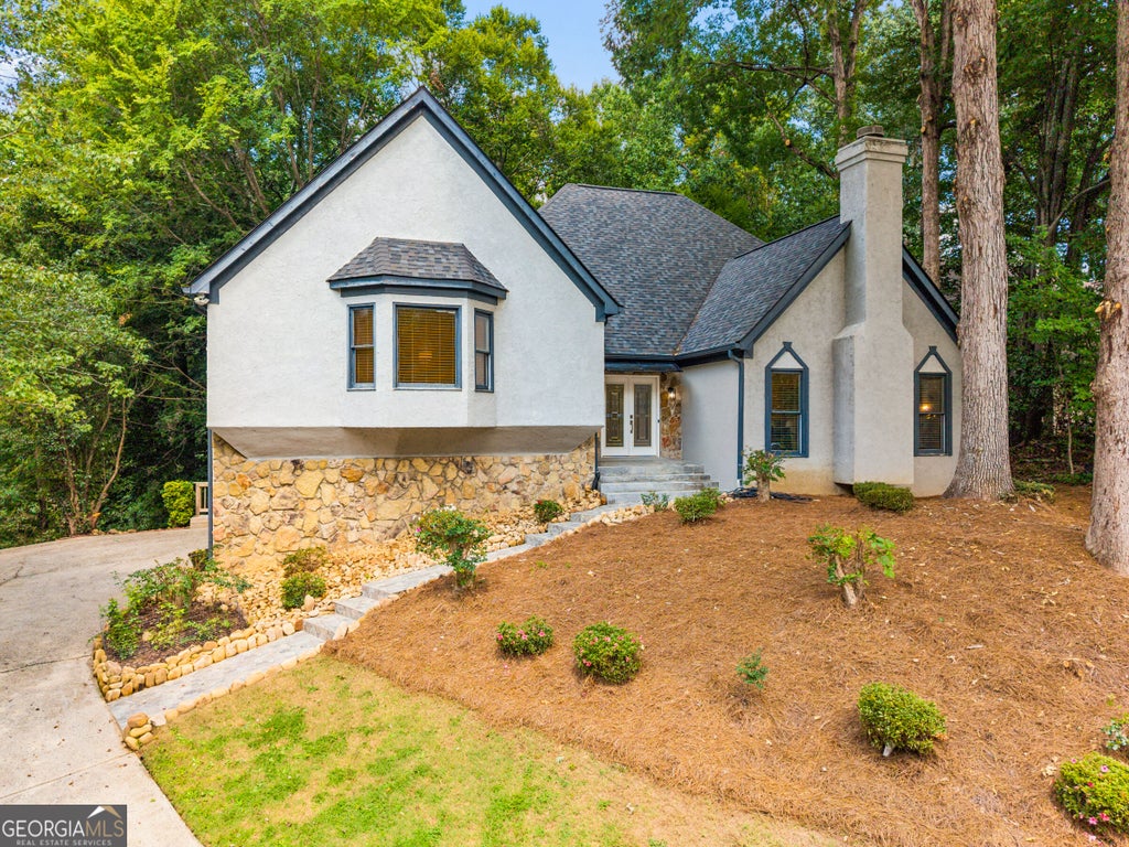 Photo of 210 Wessex Court, Sandy Springs, GA 30328 (MLS # 10829340)