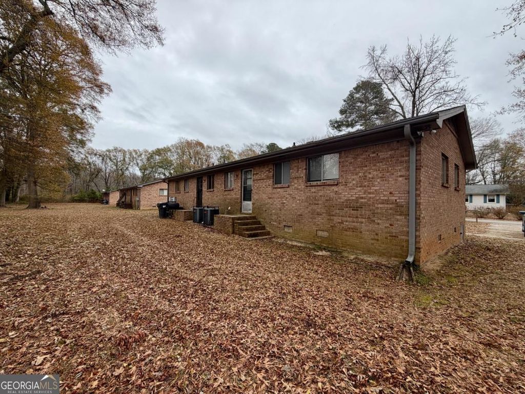 Photo of 816 Jesters Lake Drive, Jonesboro, GA 30236 (MLS # 10761583)