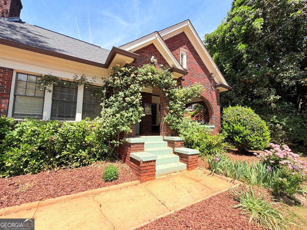 Photo of 557 Manford Road SW, Atlanta, GA 30310 (MLS # 10738873)