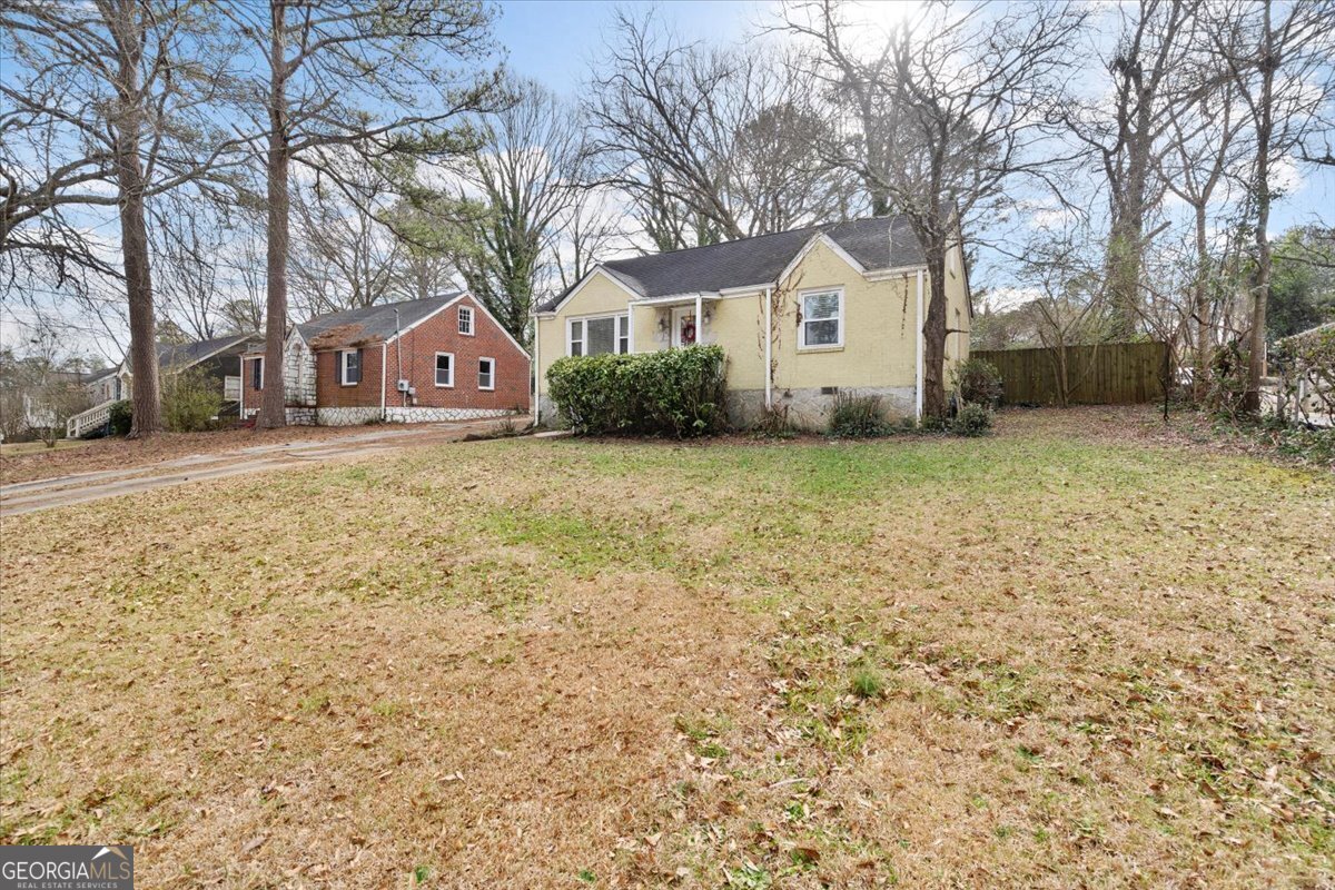 Photo 2 of 28 of 1549 Columbia CIR house