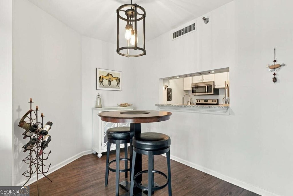 Photo of 1 Biscayne Drive NW #609, Atlanta, GA 30309 (MLS # 10872966)