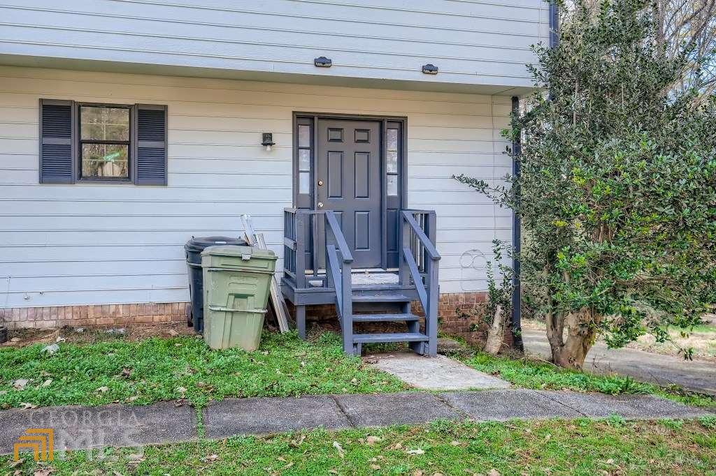 Recently Renovated! Gorgeous, comfortable, and cozy two-bedroom and one bathroom apartment. The first thing you will notice is the beautiful hardwood floors throughout. The spacious floorplan offers a great living room area to relax or entertain. There is plenty of wall space for artwork. The large bedrooms have huge closets. This duplex is located minutes from Interstate 285, with plenty of shops and amenities nearby. There is Sprouts, Publix, and ALDI less than 12 minutes away. Contact us today to make arrangements for showing and application.
