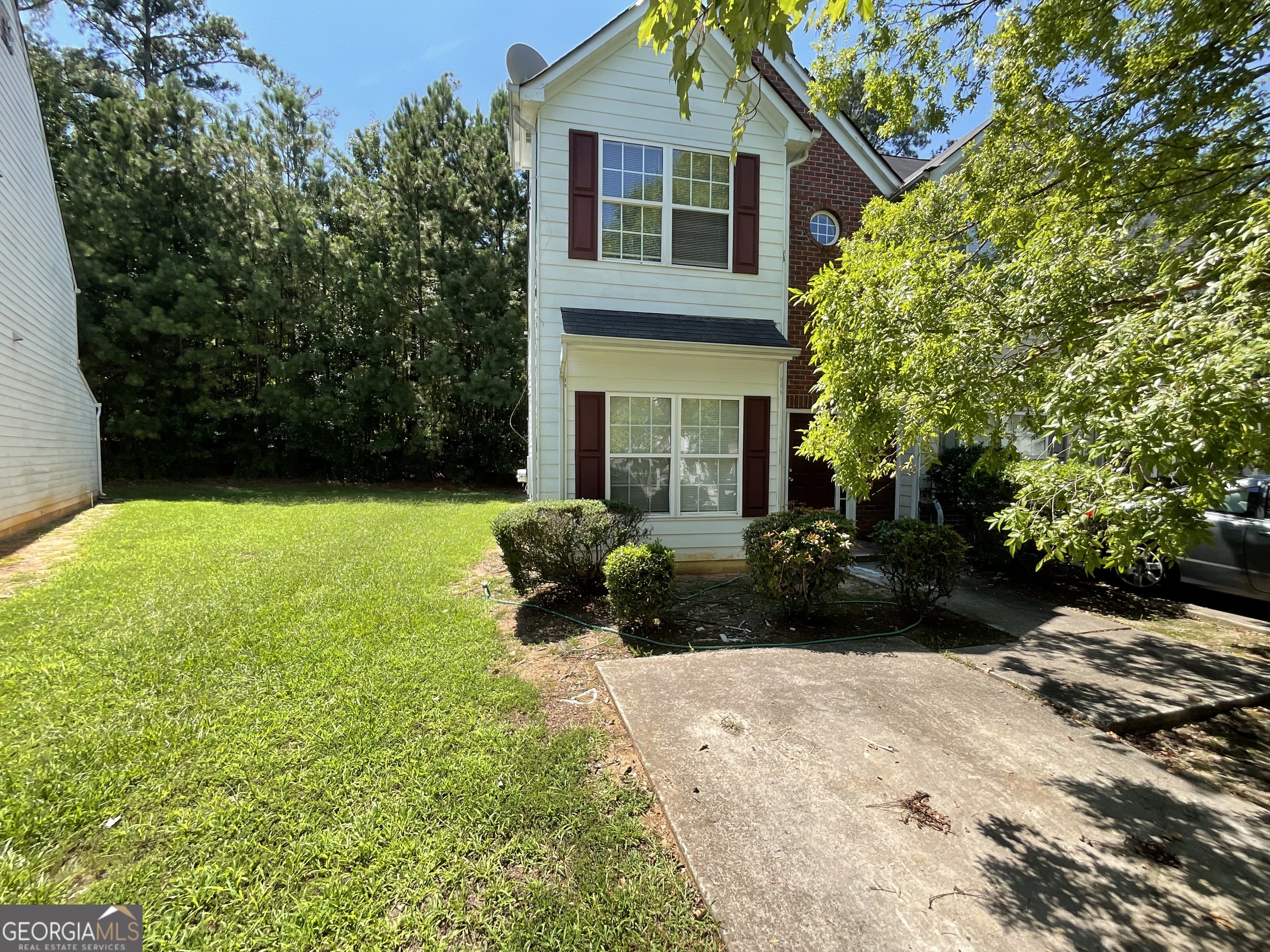 Coming soon, 4-bedroom 3 bath townhomes in move in condition. Freshly painted. new carpet to be installed and LVP flooring by Saturday. Bedroom on main with full bath, primary suite is upstairs. Lockbox to be added this Thursday by noon.