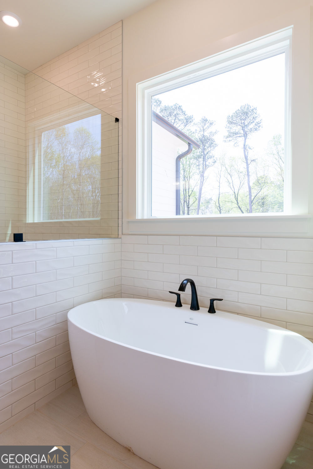 Gainesville, Georgia 30506, United States, 5 Bedrooms Bedrooms, ,5 BathroomsBathrooms,Residential,Active,239328