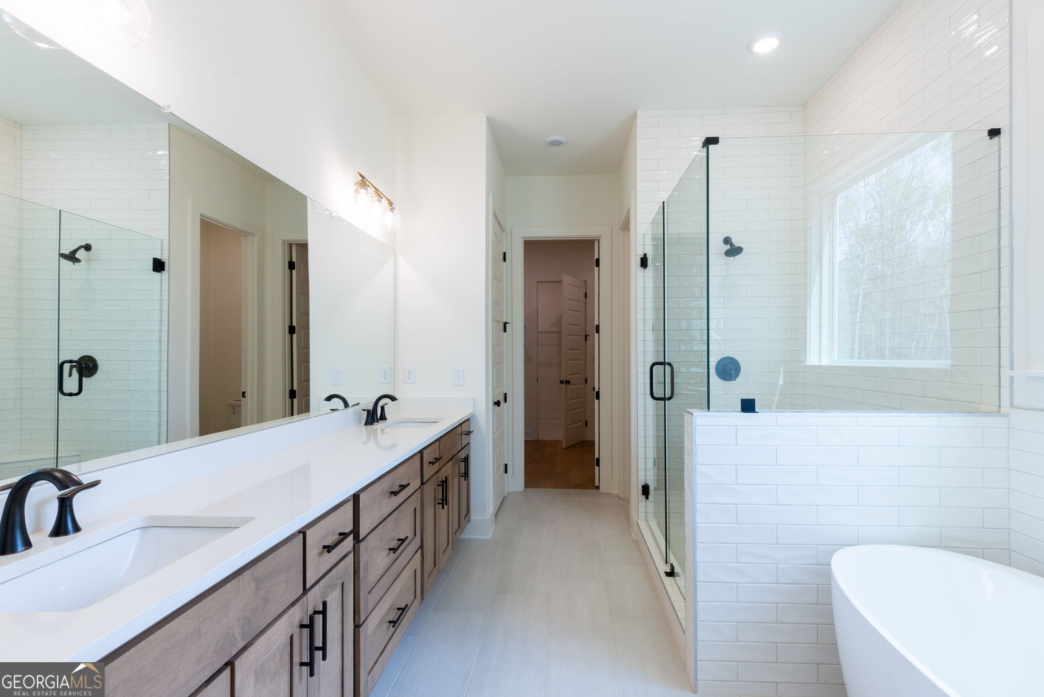 Gainesville, Georgia 30506, United States, 5 Bedrooms Bedrooms, ,5 BathroomsBathrooms,Residential,Active,239328