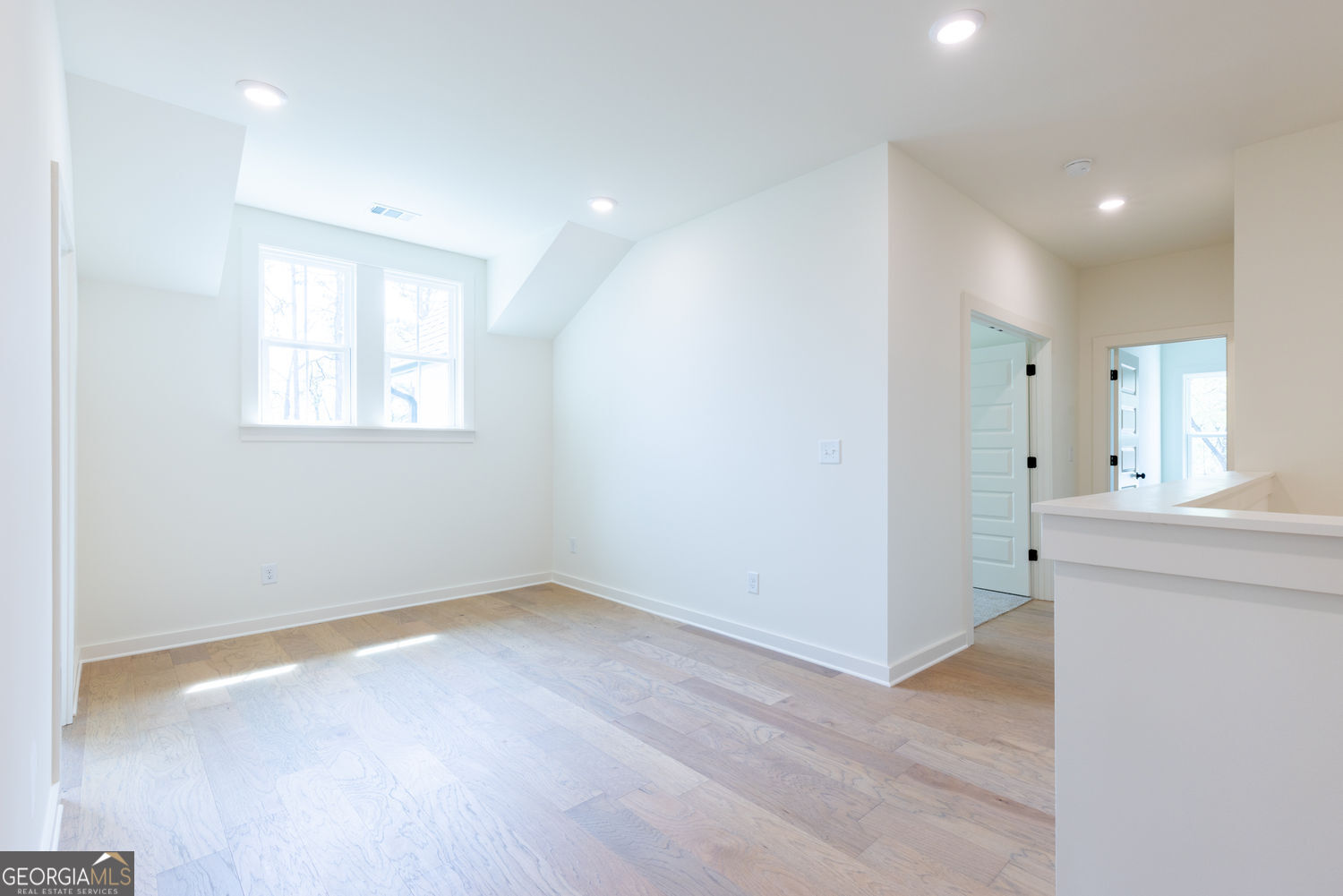 Gainesville, Georgia 30506, United States, 5 Bedrooms Bedrooms, ,5 BathroomsBathrooms,Residential,Active,239328