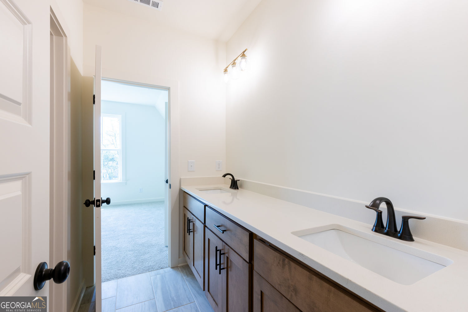 Gainesville, Georgia 30506, United States, 5 Bedrooms Bedrooms, ,5 BathroomsBathrooms,Residential,Active,239328