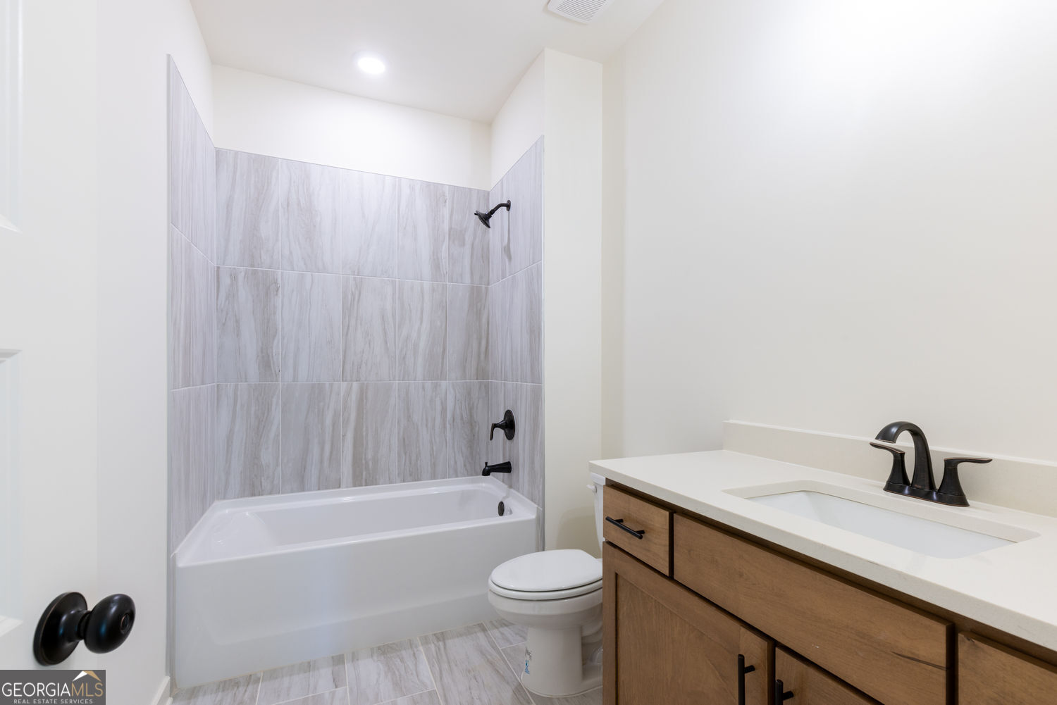 Gainesville, Georgia 30506, United States, 5 Bedrooms Bedrooms, ,5 BathroomsBathrooms,Residential,Active,239328