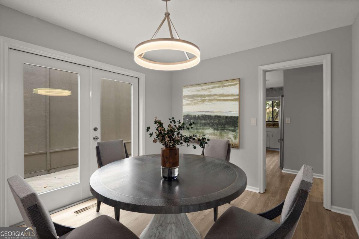 225 Lakeview RDG W