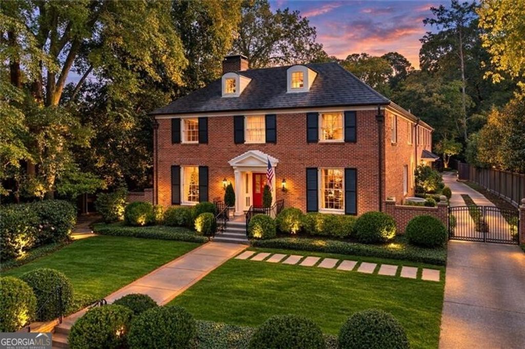 Photo of 288 Peachtree Battle Avenue NW, Atlanta, GA 30305 (MLS # 10706250)