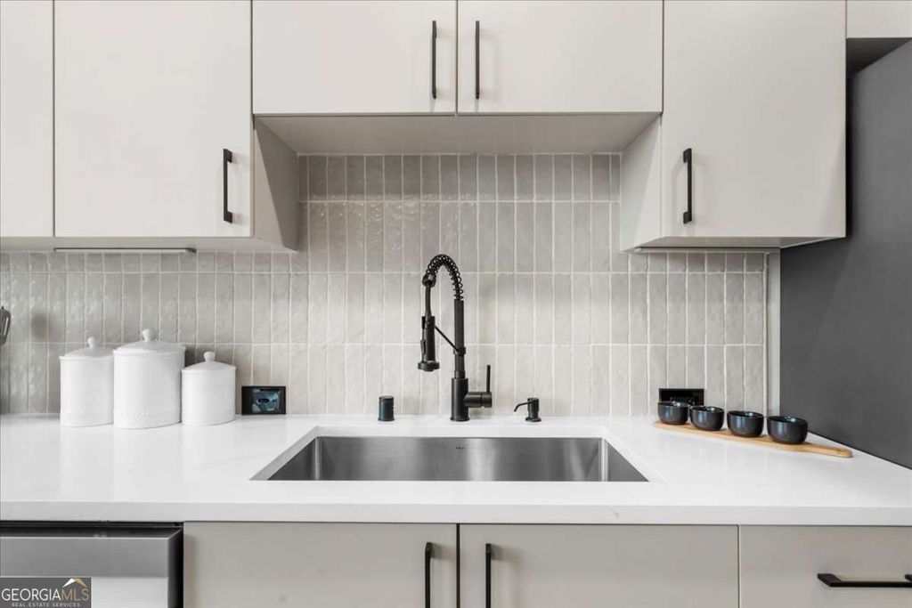 Photo of 250 Pharr Road NE #704, Atlanta, GA 30305 (MLS # 10654066)