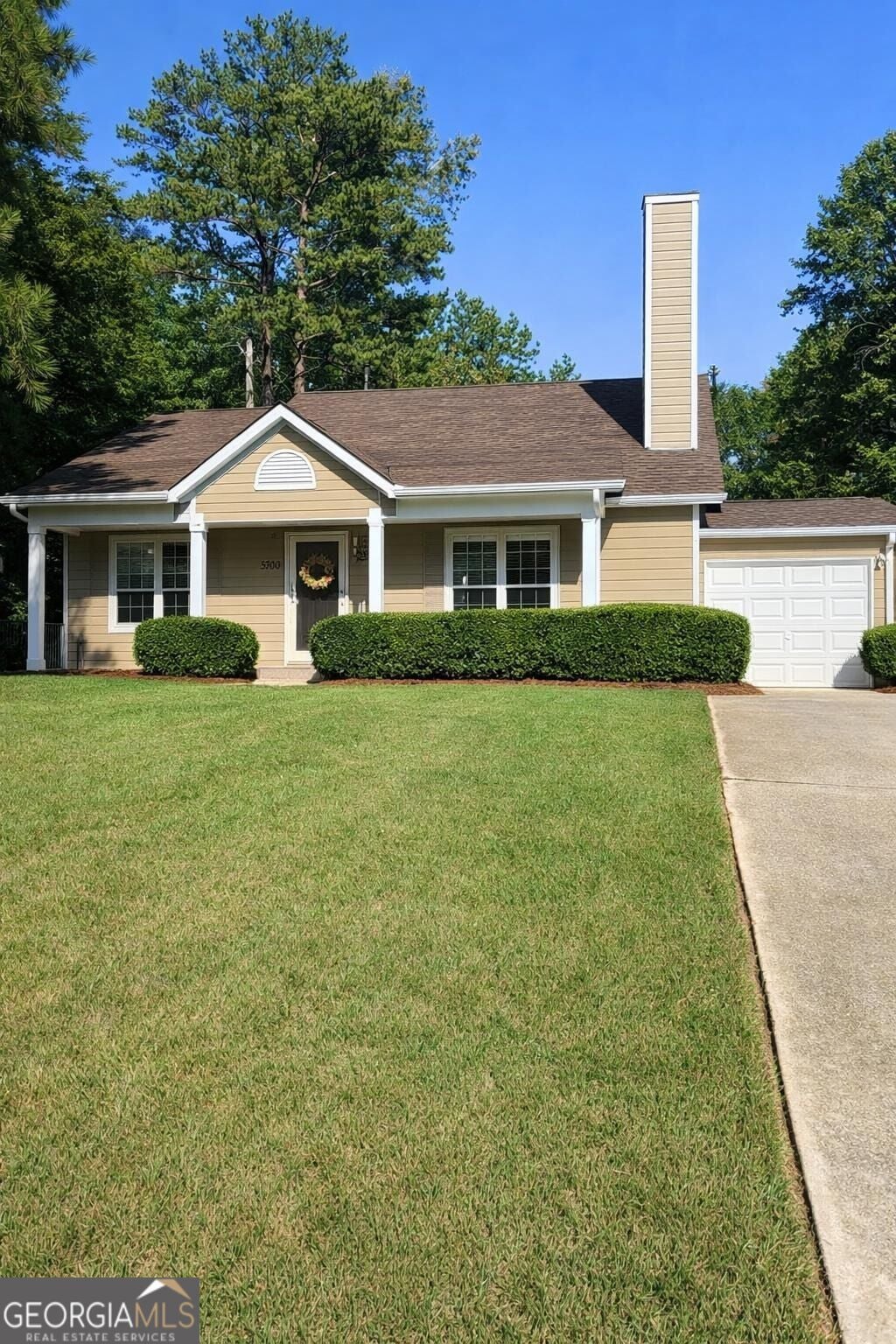 Photo of 1500 Chelsea Downs Drive NE, Conyers, GA 30013 (MLS # 10876299)