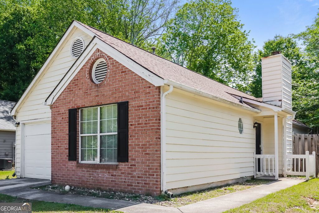 Photo of 1486 Fall Creek Trace N, Douglasville, GA 30134 (MLS # 10666584)