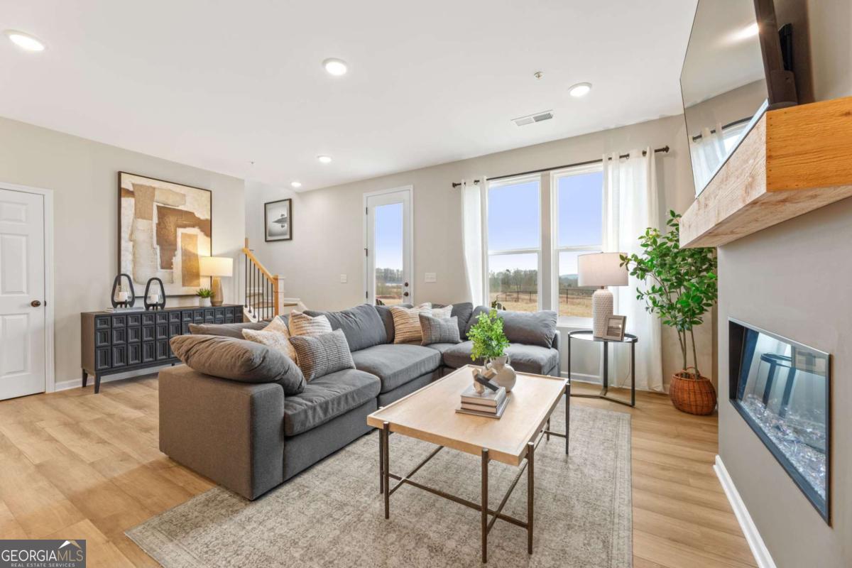 6175 Molo LN 665