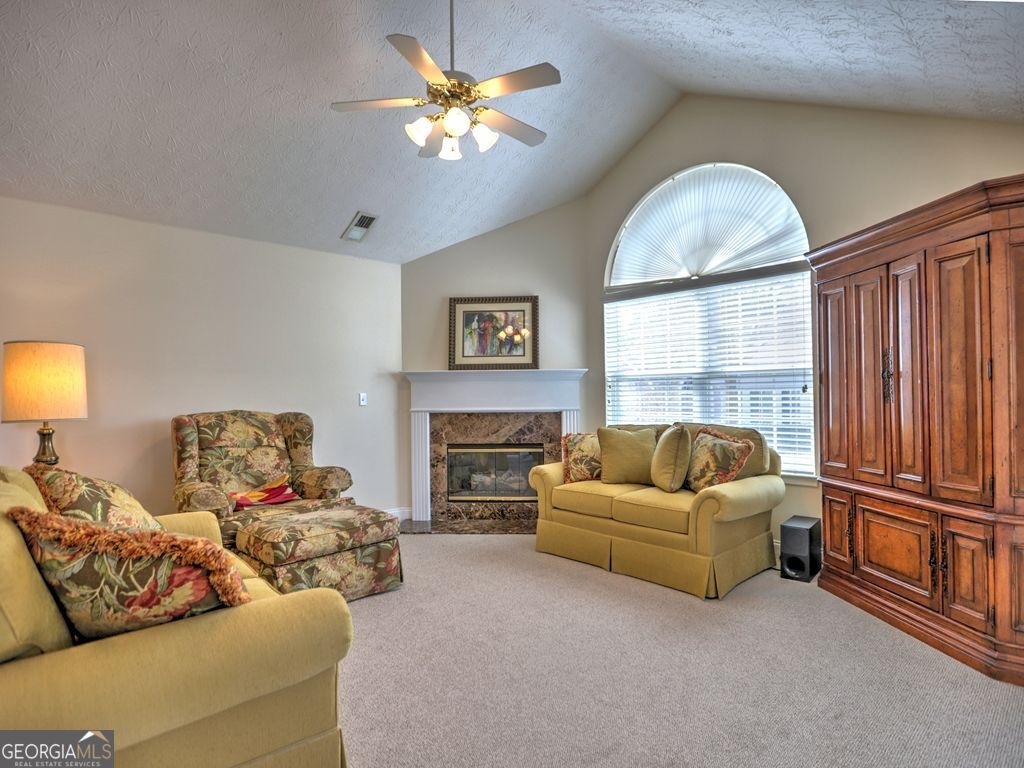 THE VINTAGE CLUB - Residential